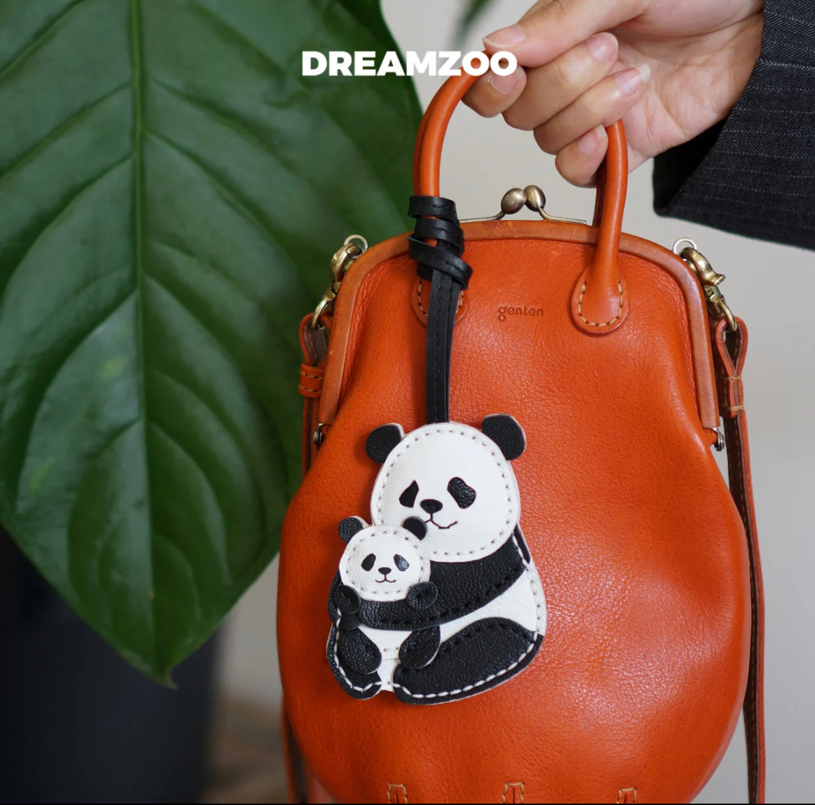 客製化30天出貨 蘑菇小女孩包包掛件粉色鑰匙圈掛飾皮革手工訂製