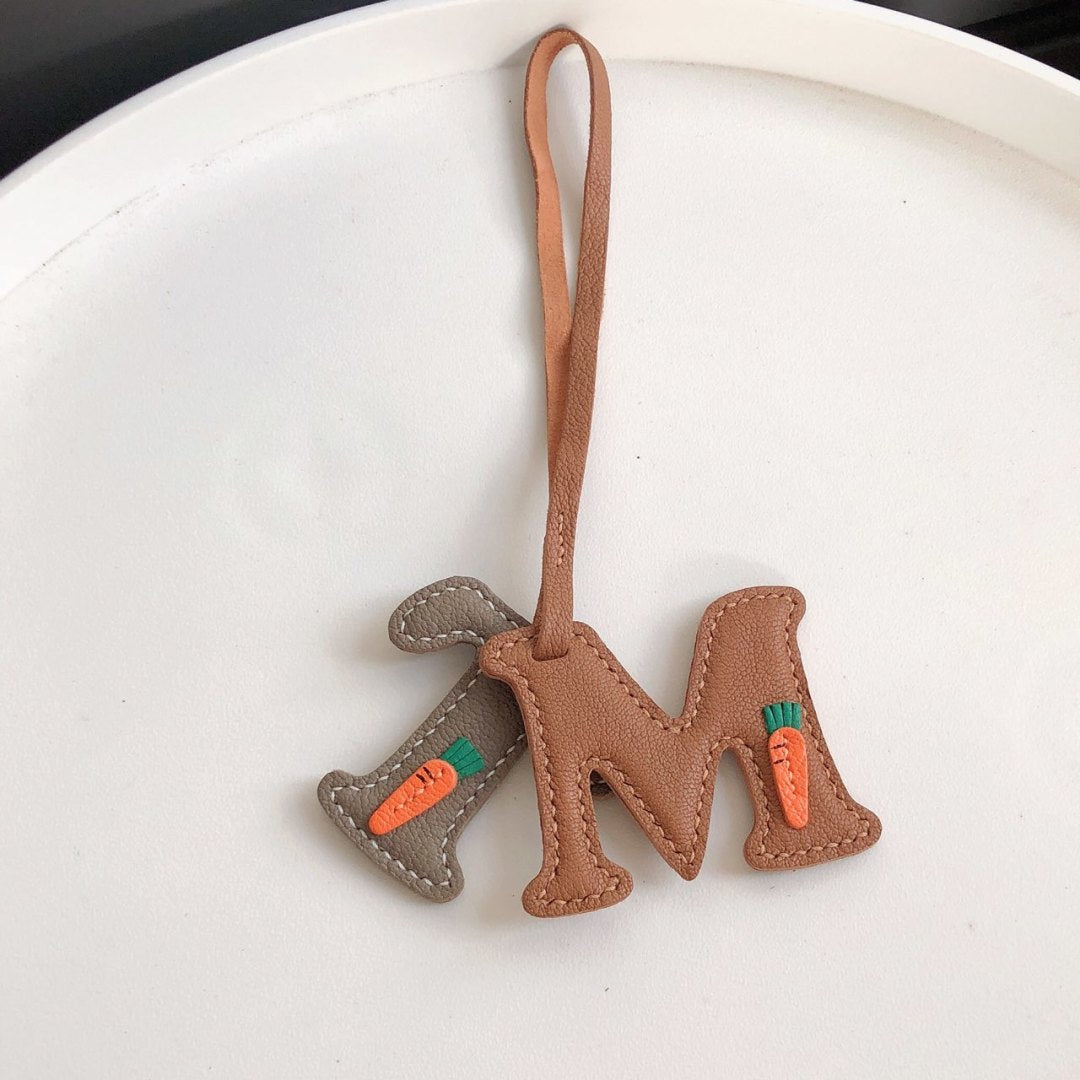 Customized shipping within 15 days Creative handmade customized initials genuine leather pendant bag pendant car pendant gift jewelry 1 rope 2 large letters